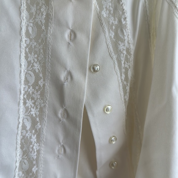 Vintage dainty lace button cami - Picture 4 of 8